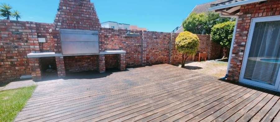 To Let 3 Bedroom Property for Rent in Summerstrand Eastern Cape